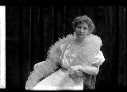 Lilly Walleni, opera singer - SMV - NV061