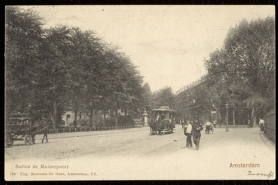 Linnaeusstraat met rechts het hek van het Oosterpark. uitgever Buurman-De Haas, Afb ANWU01714000003