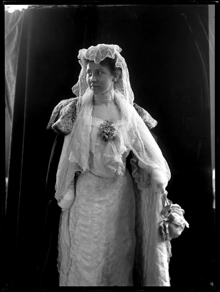 Lilly Walleni, opera singer, portrait 1904 - SMV - NV060