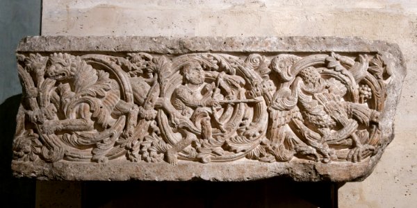 Lintel fragment Louvre RFR39