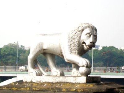 Lion Statue at Bund Garden Bidge 1 photo