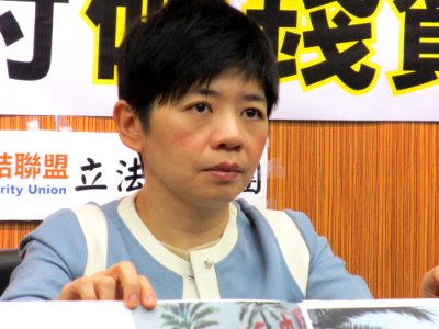 Lin Shih-chia from VOA (2)