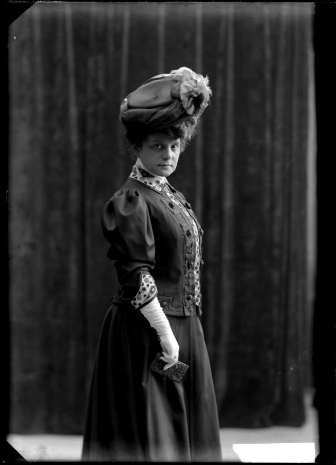 Lina Sandell, actor, portrait 1907 - SMV - NS015