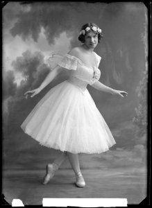 Lisa Steier in Sylfiderna at Kungliga Operan 1913 - SMV - NS059