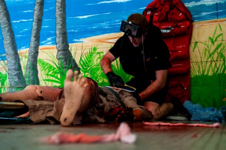 Lincoln Sailor completes SAR evaluation 150824-N-MG976-660