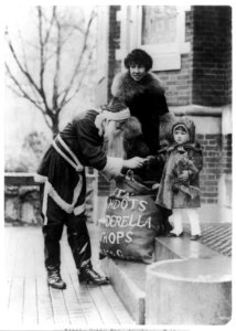 Little Betty Sze, daughter of the minister from China and Madam Sze meet the American Santa Claus, who called to visit her at the legation today LCCN92517492
