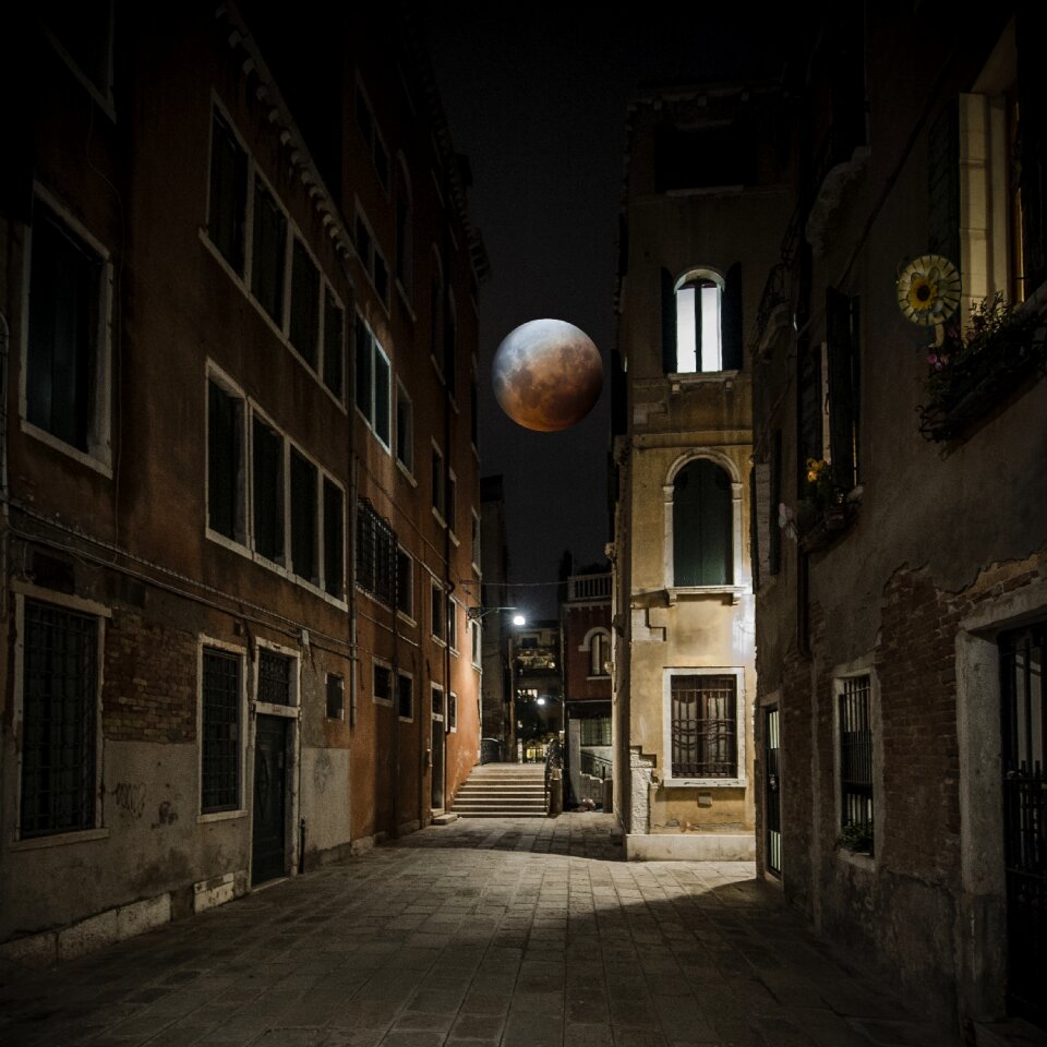 Town house lunar eclipse