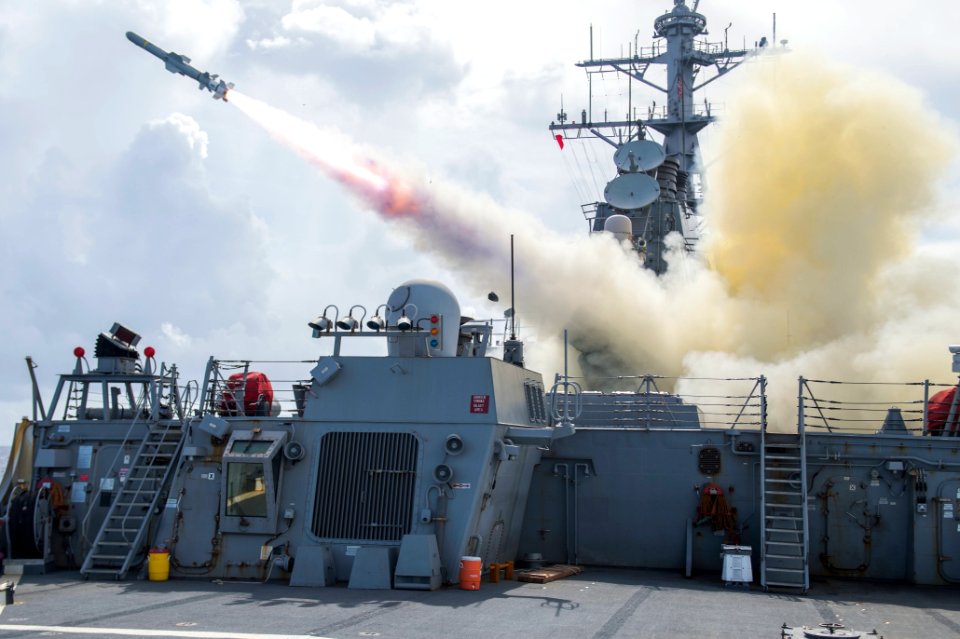 Live-fire drill aboard USS Fitzgerald 150812-N-XM324-020