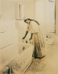 Living model in plumbing fixtures Photo A (HS85-10-38502)