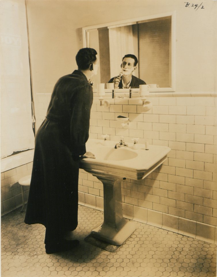 Living model in plumbing fixtures Photo P (HS85-10-38523)