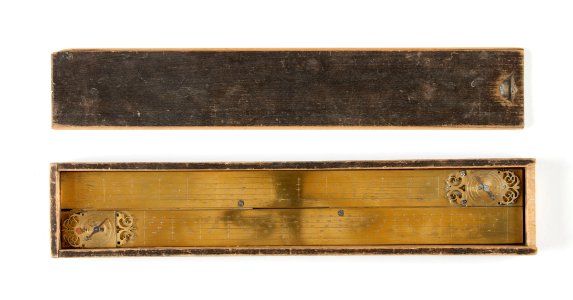 Linjal i ask av svärtad al med skjutlock,1600-tal - Skoklosters slott - 92887