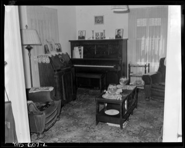 Living room of Gerald Morgan, miner, who lives in company housing project. Independent Coal & Coke Company... - NARA - 540521