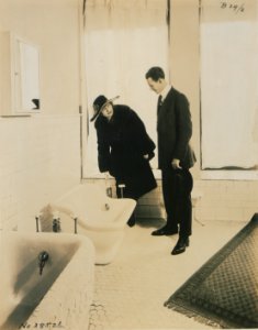 Living model in plumbing fixtures Photo S (HS85-10-38526)