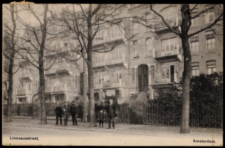 Linnaeusstraat oneven zijde circa nummer 47. Uitgave H. Gregorius Jr. 2e van Swindenstraat 7, Amsterdam, Afb PRKBB00355000022