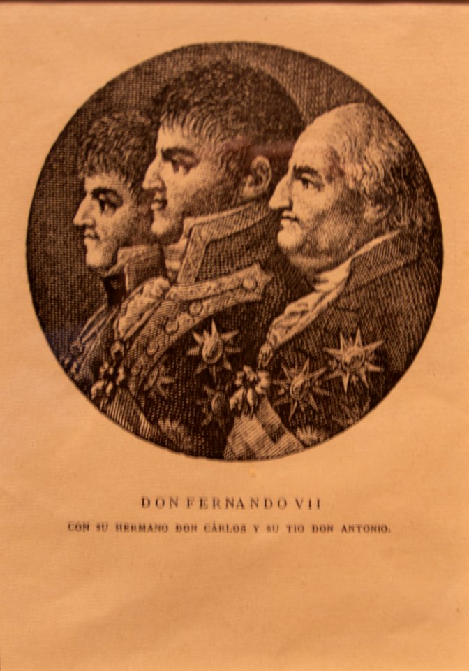Litografía con los retratos de Fernando VII, su tío don Carlos y su hermano don Antonio. Palacio de Cervelló
