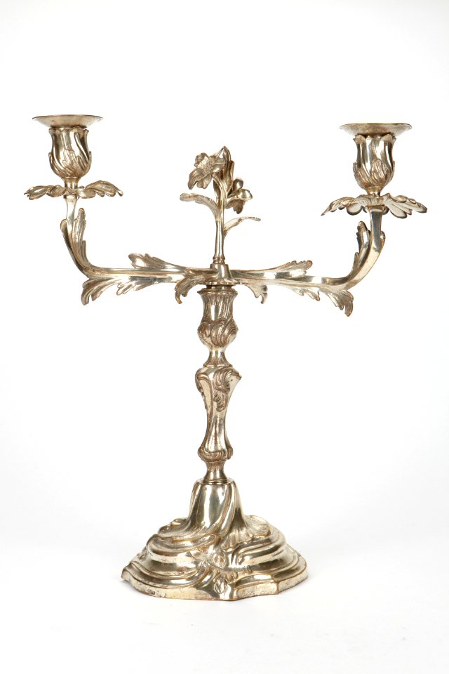 Ljusstake från 1700-talets mitt med rokokoornament - Skoklosters slott - 93486