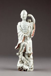Liu Hai i porslin gjord i Kina på 1600-talet och övermålad i Europa senare - Hallwylska museet - 95593