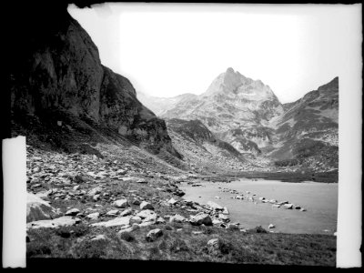 Llac de Toro amb la Forcanada al fons