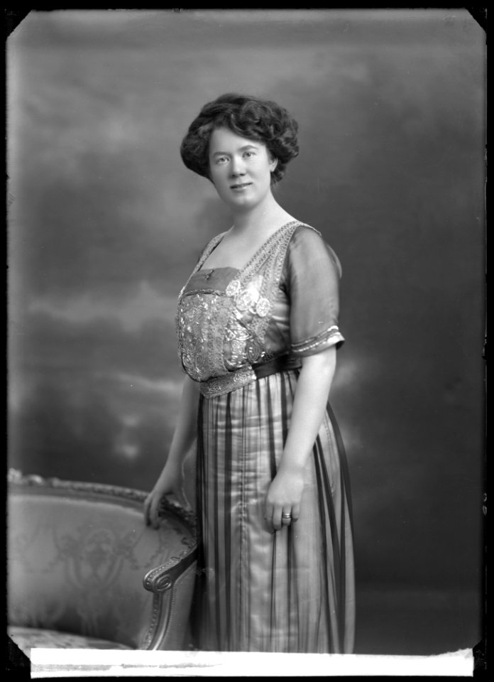 Liva Järnefelt, opera singer, undated portrait - SMV - GJ057