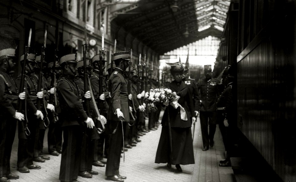 Llegada de la reina María Cristina a la estación del Norte (1 de 3) - Fondo Car-Kutxa Fototeka