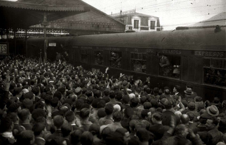 Llegada de un expreso a la estación del Norte (1 de 1) - Fondo Car-Kutxa Fototeka