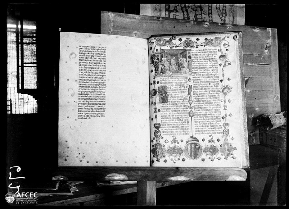 Llibre miniaturat exposat al museu (AFCEC VINTRO A 0672)