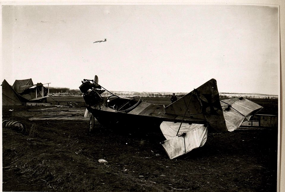 Lloyd C.III - Durch Sturm zerstörte Flugzeuge d.49.Fl.Komp. (BildID 15720326)