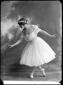 Lisa Steier in Sylfiderna at Kungliga Operan 1913 - SMV - NS058