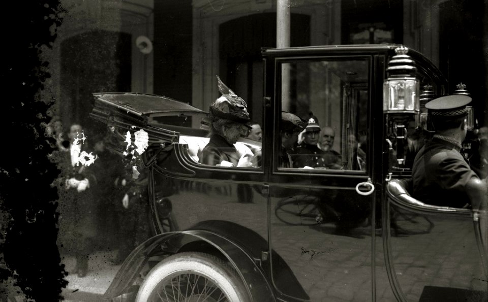 Llegada de la reina María Cristina a la estación del Norte (3 de 3) - Fondo Car-Kutxa Fototeka