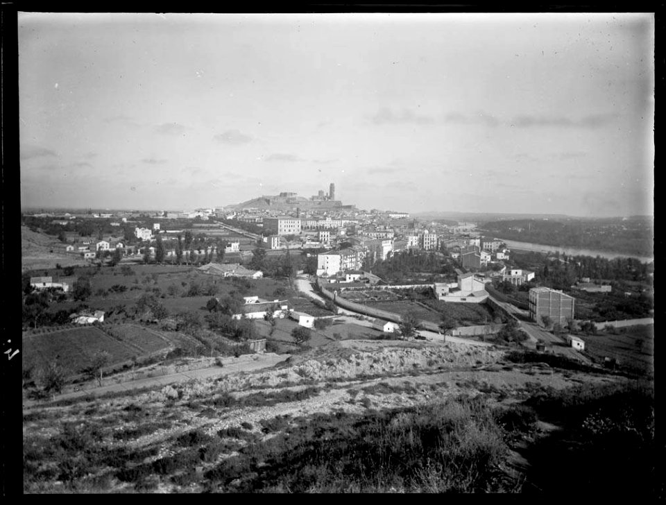 Lleida vista des del castell de Gardeny (AFCEC VIDAL 18X24 262)