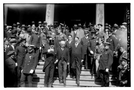 Lloyd George at City Hall LCCN2014716585