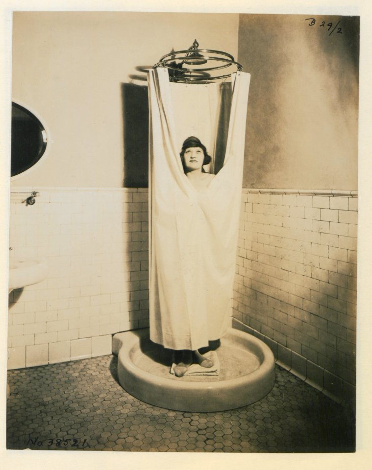 Living model in plumbing fixtures Photo N (HS85-10-38521) original