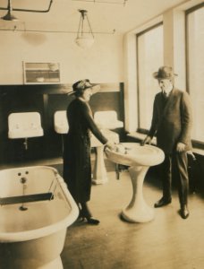 Living model in plumbing fixtures Photo V (HS85-10-38529) (cropped)
