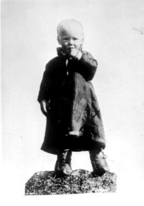 Liten samegutt, Sør-Varanger, Finnmark, ca. 1900-10 - Norsk folkemuseum - NF.06725-019
