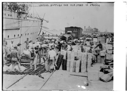 Loading supplies for our army in France LCCN2014704973