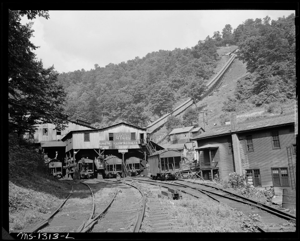 Loading tipple, coal cars and store. Kingston Pocahontas Coal Company, Warwick Mine, Welch, McDowell County, West... - NARA - 540776