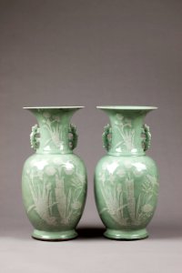 Ljusgröna vaser gjorda i Kina på 1700-talet - Hallwylska museet - 96148