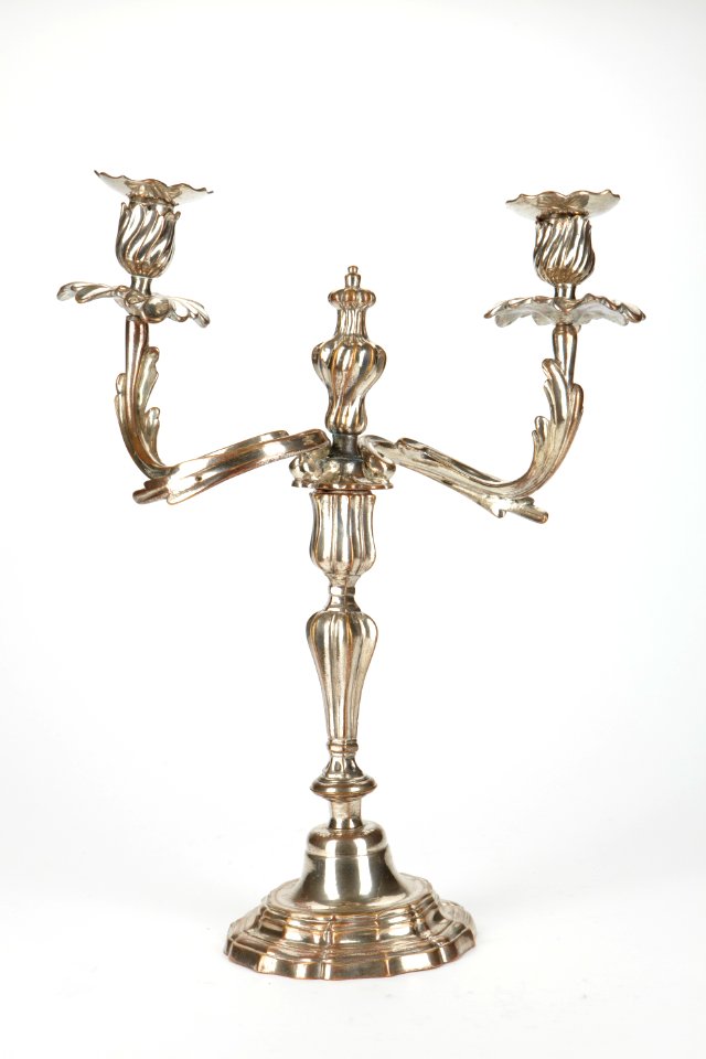 Ljusstake från 1700-talets mitt med rokokoornament - Skoklosters slott - 93489