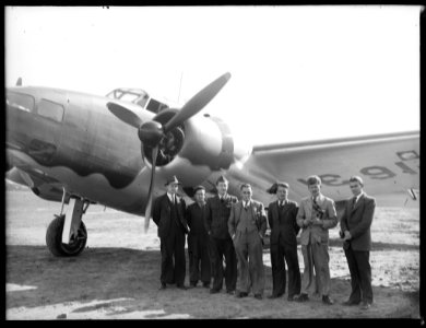 Lockheed Hudson Bomber A16-31 and employees from The Powerhouse Museum