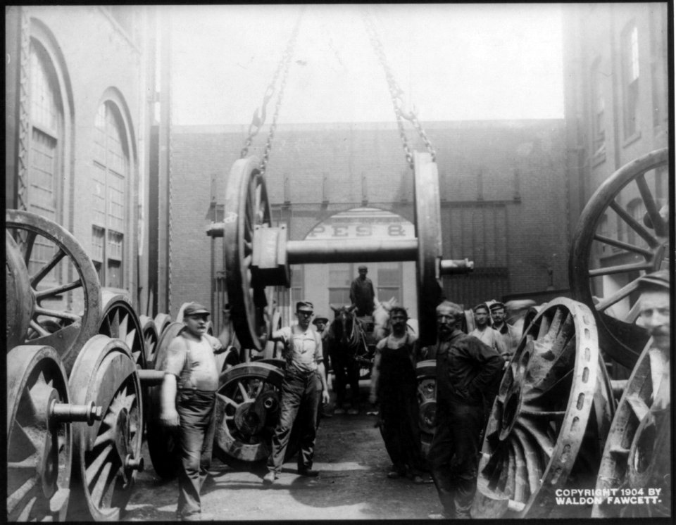 Locomotive building -3 LCCN2005686699