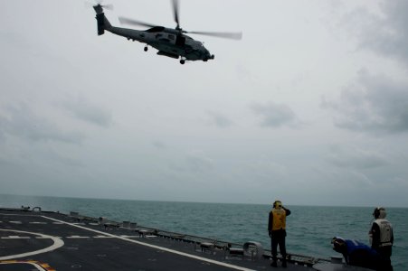 Littoral Combat Ship USS Fort Worth (LCS 3) supports AirAsia Flight QZ8501 search efforts 150103-N-DC018-098