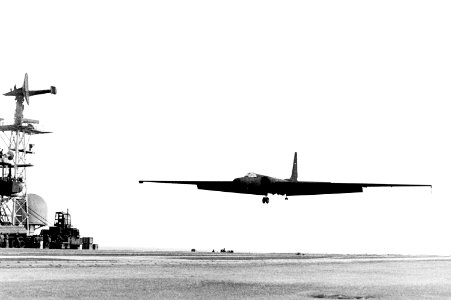 Lockheed U-2 lands on the USS America