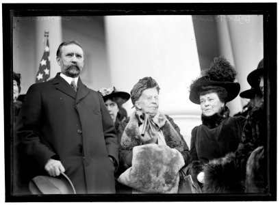 LOCKWOOD, MISS BELVA ANN BENNETT, LAWYER, WITH SEN. SOUTHERLAND LCCN2016866537