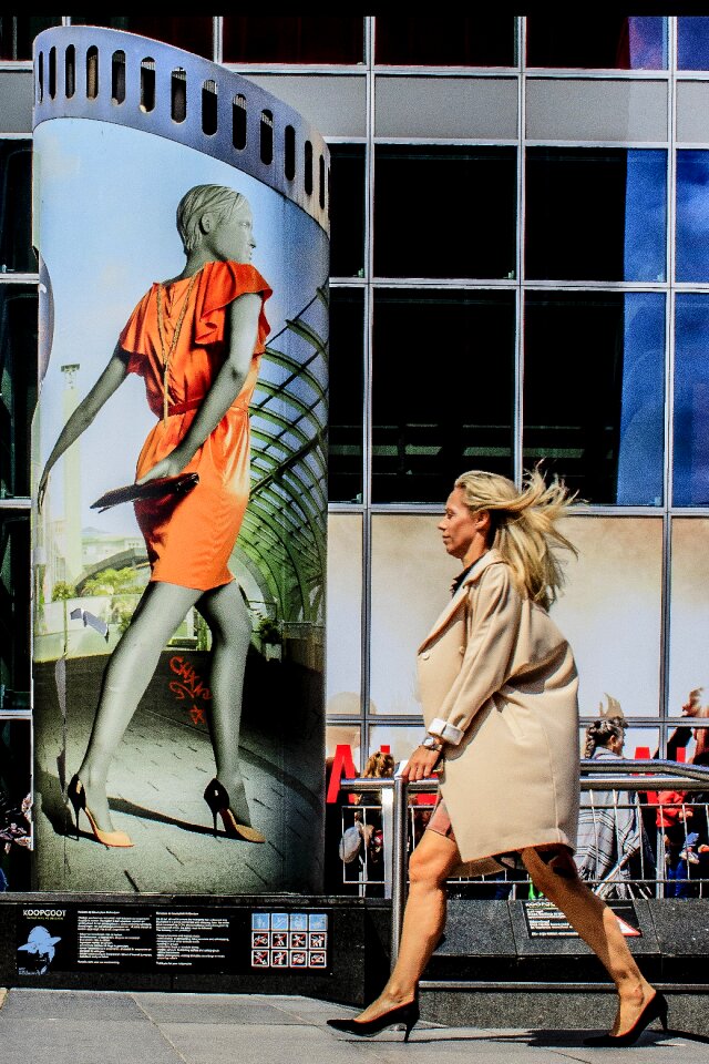 Blonde street scenes mam