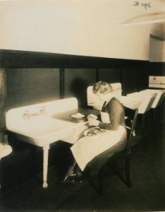 Living model in plumbing fixtures Photo X (HS85-10-38531)