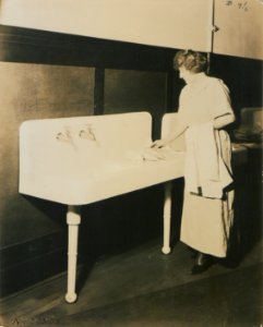 Living model in plumbing fixtures Photo Z (HS85-10-38533)