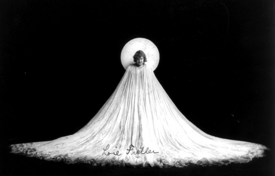 Loie Fuller in art nouveau pose cph.3b10785 photo