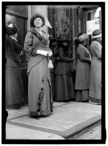 Lois Irene Kimsey Marshall at Mrs. W. Wilson, 1st breakfast LCCN2016864485