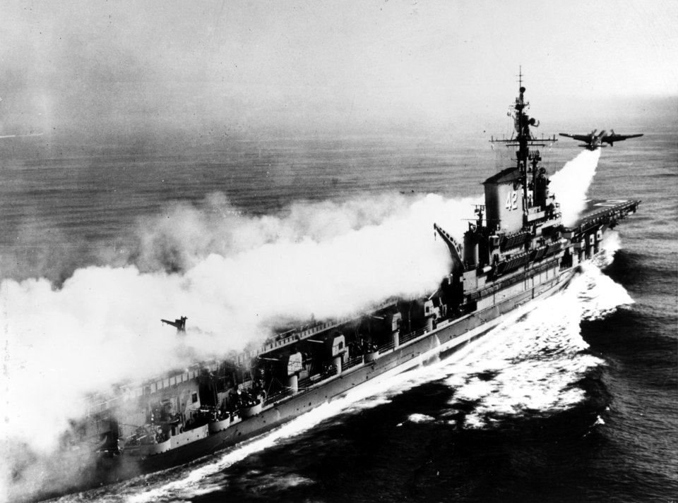 Lockheed P2V-3C Neptune takes off from USS Franklin D. Roosevelt (CVB-42) on 2 July 1951 (80-G-629296)
