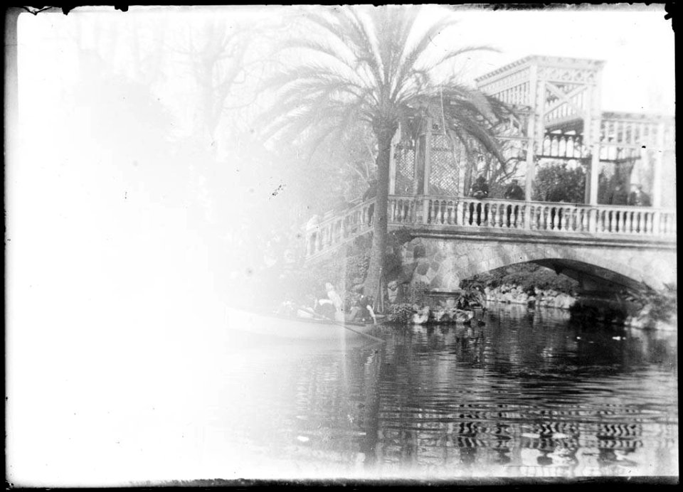 Llac i pont al Parc de la Ciutadella